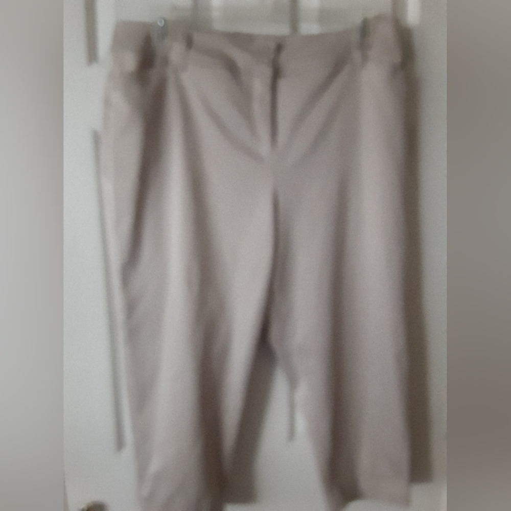 Cato Size 18W Khaki Capri Pants